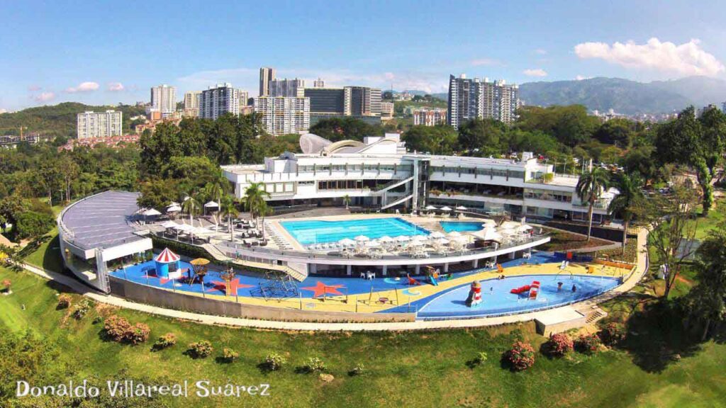 Actuación internacional del Isaba en el centro deportivo de Bucaramanga, Colombia